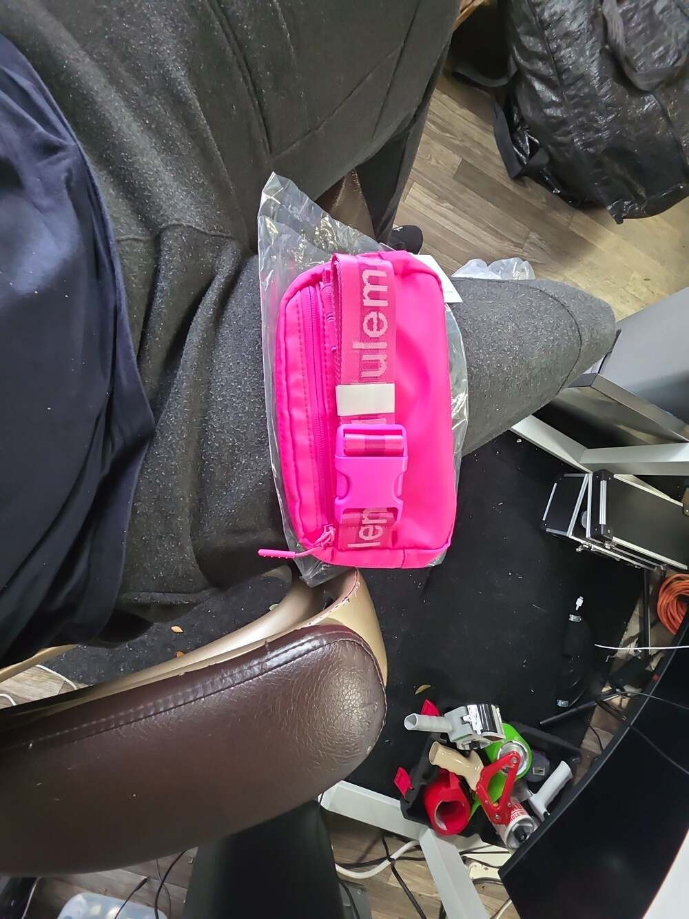 Lululemon Everywhere Wordmark Crossbody Belt Bag 1L - Sonic Pink